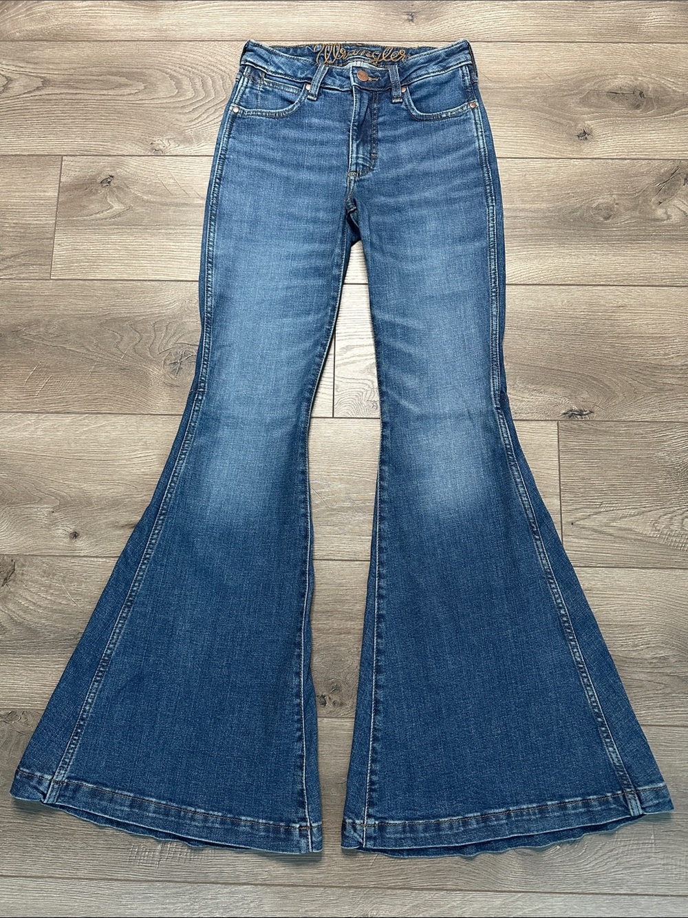 Wrangler 32" Mid Rise Flare Stretch Blue Jeans Size 25